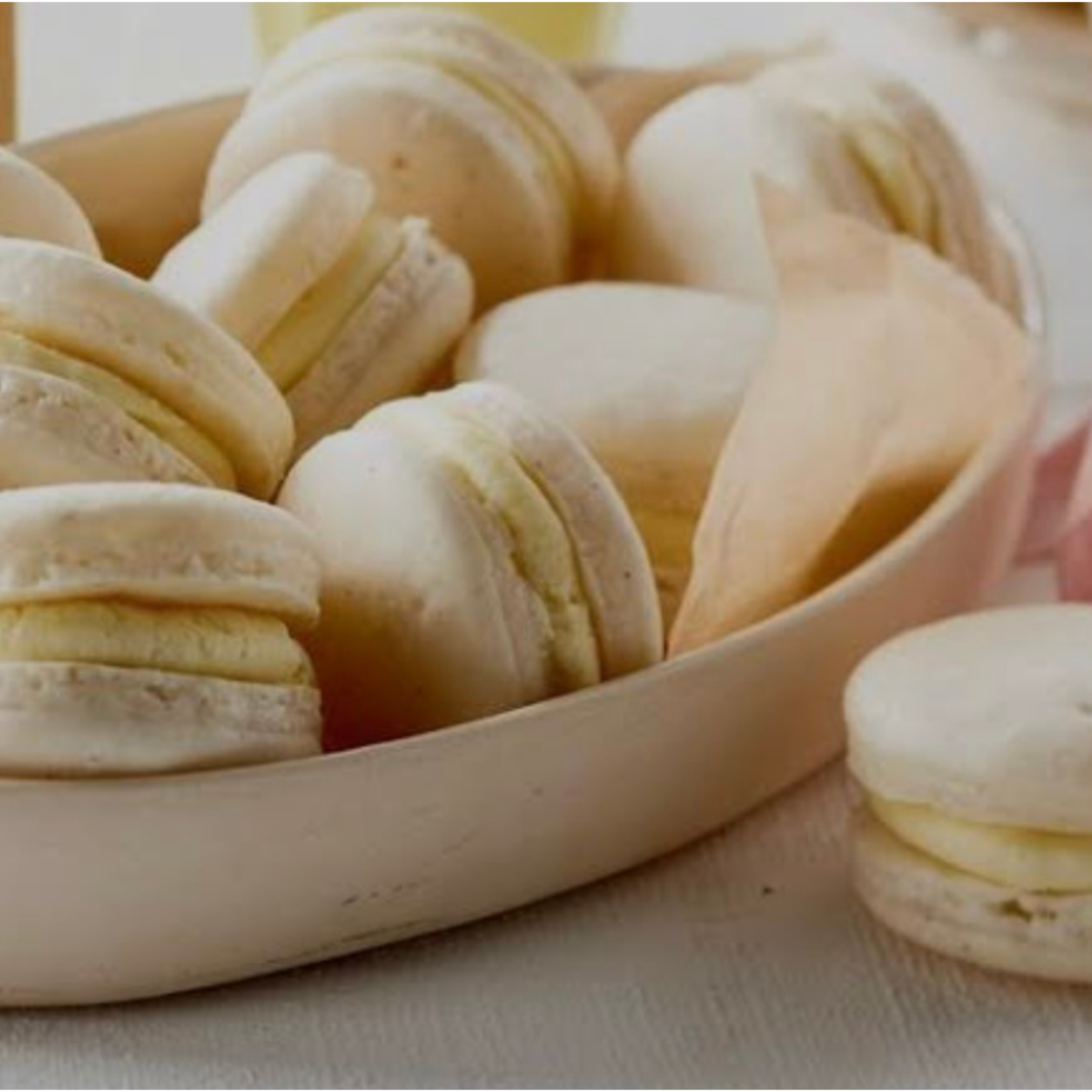 Cinnamon Vanilla Macarons Scented Candle