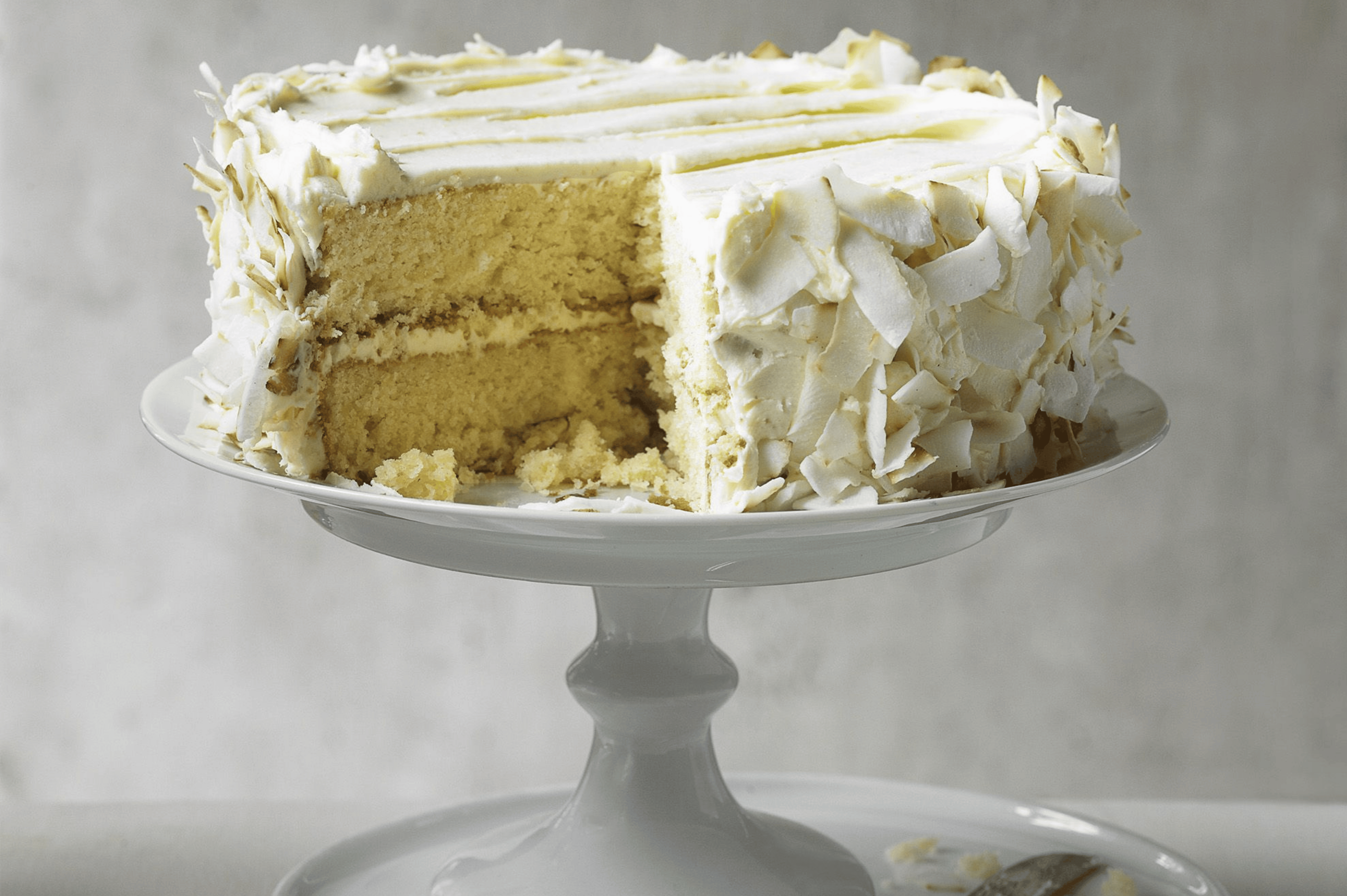 COCONUT VANILLA SPONGE CAKE CANDLE